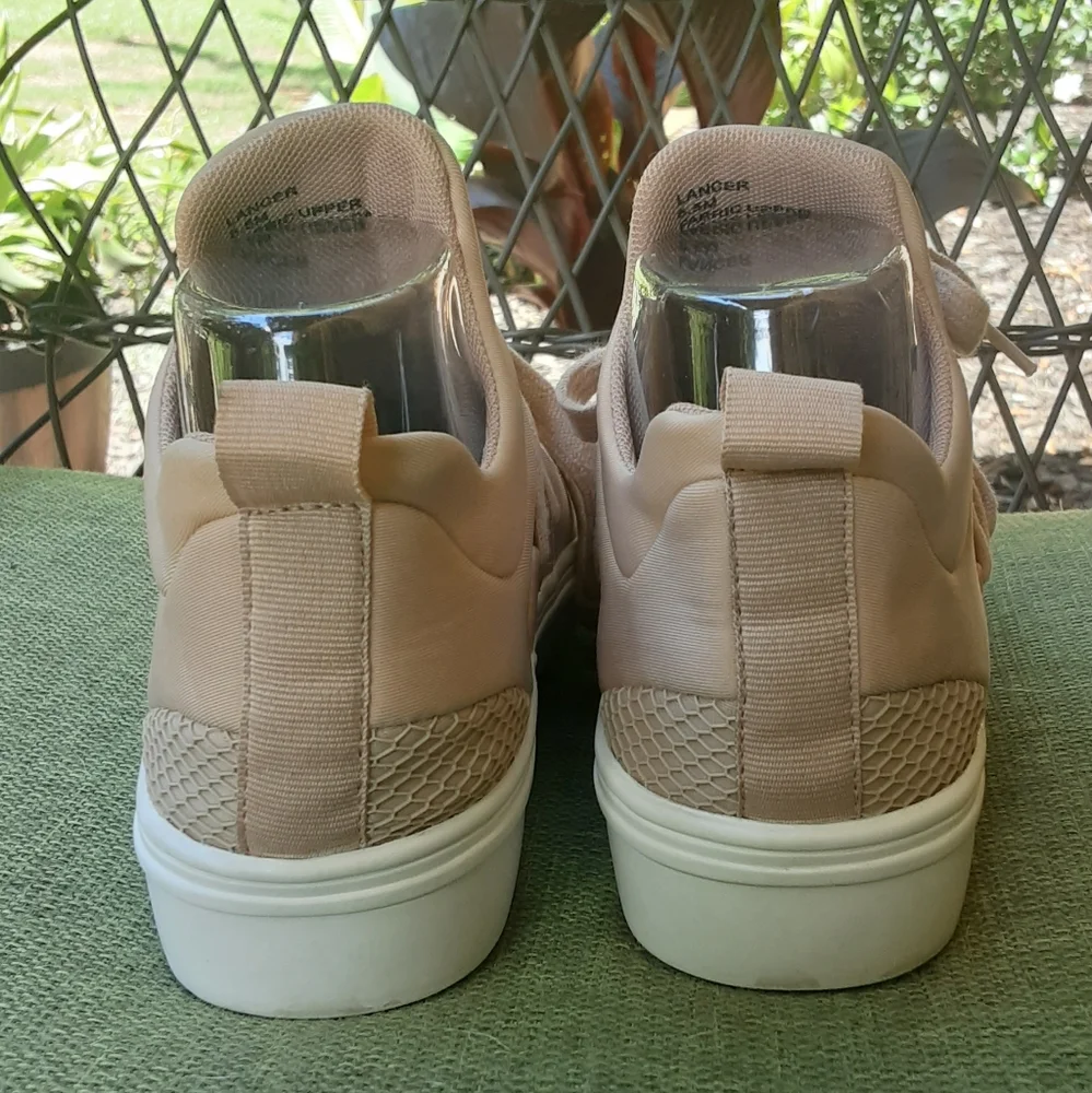 Steve Madden Blush Pink Lancer Soft Neoprene Fabric Sneakers Size 6.5.